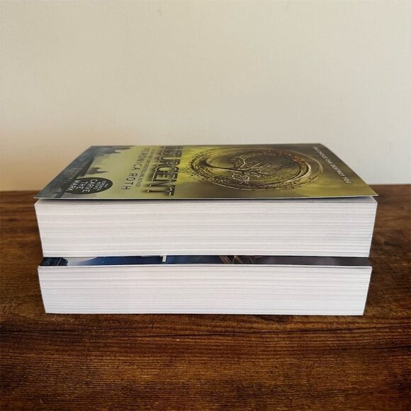 Divergent & Insurgent by Veronica Roth Paperback Lot of 2 Books New - Picture 4 of 6